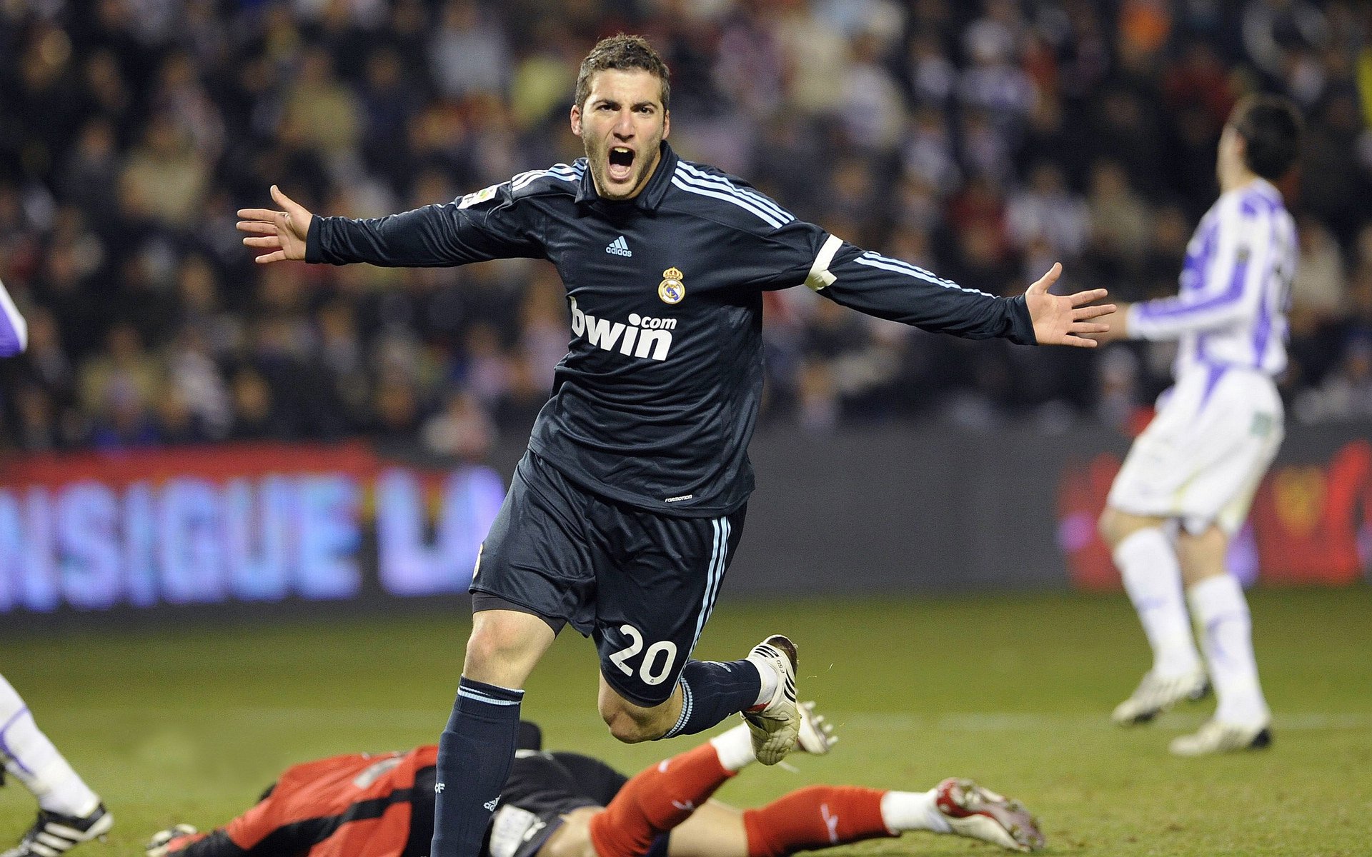 又见绝平！川崎前锋与曼联鏖战至终场，武大靖读秒救主的简单介绍